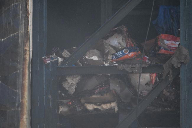 Rats, flies, horrible stench plague Lineage warehouse neighbors