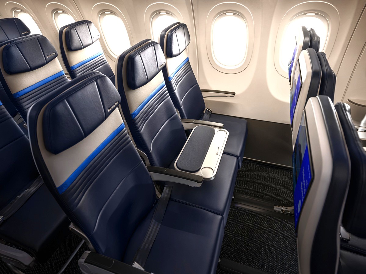 United's newest premium economy perk? An empty middle seat