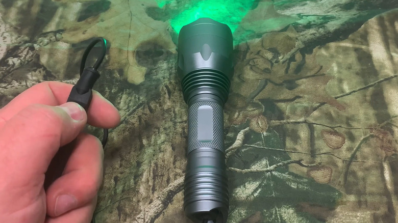 What is a green light flashlight used for?