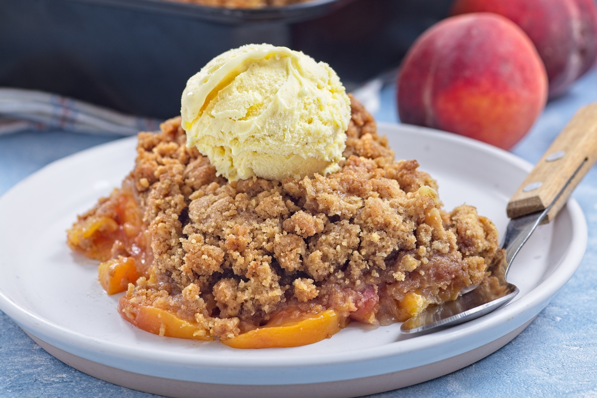 20 easy desserts you can make in a crockpot