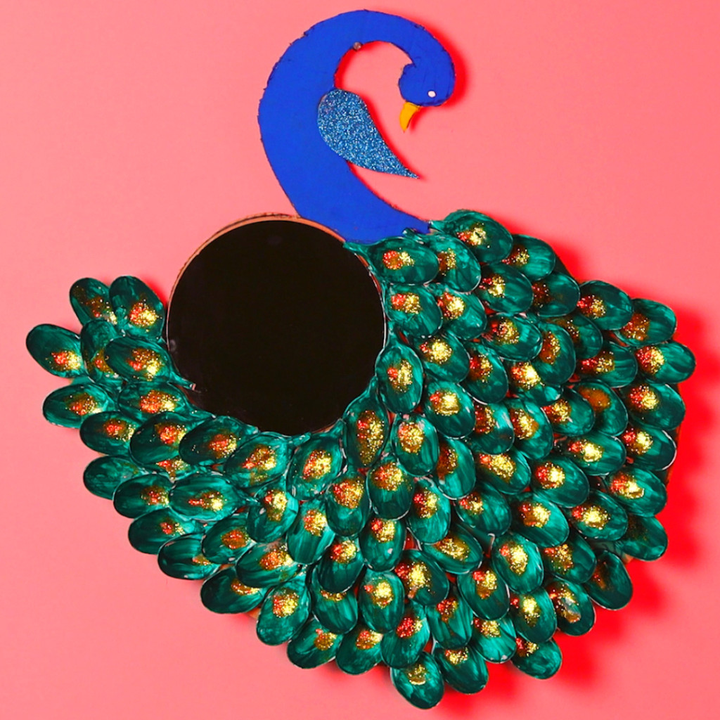 peacock-mirror-made-out-of-spoons
