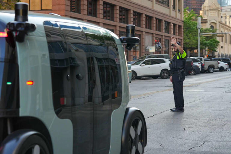 Texas incidents fuel NHTSA warning to robotaxi companies on hindering ...