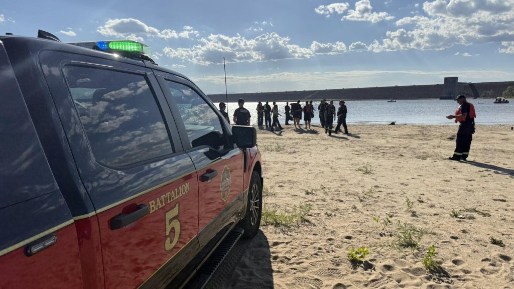 Dive team recovers body after raft overturns in Cherry Creek Reservoir in Aurora