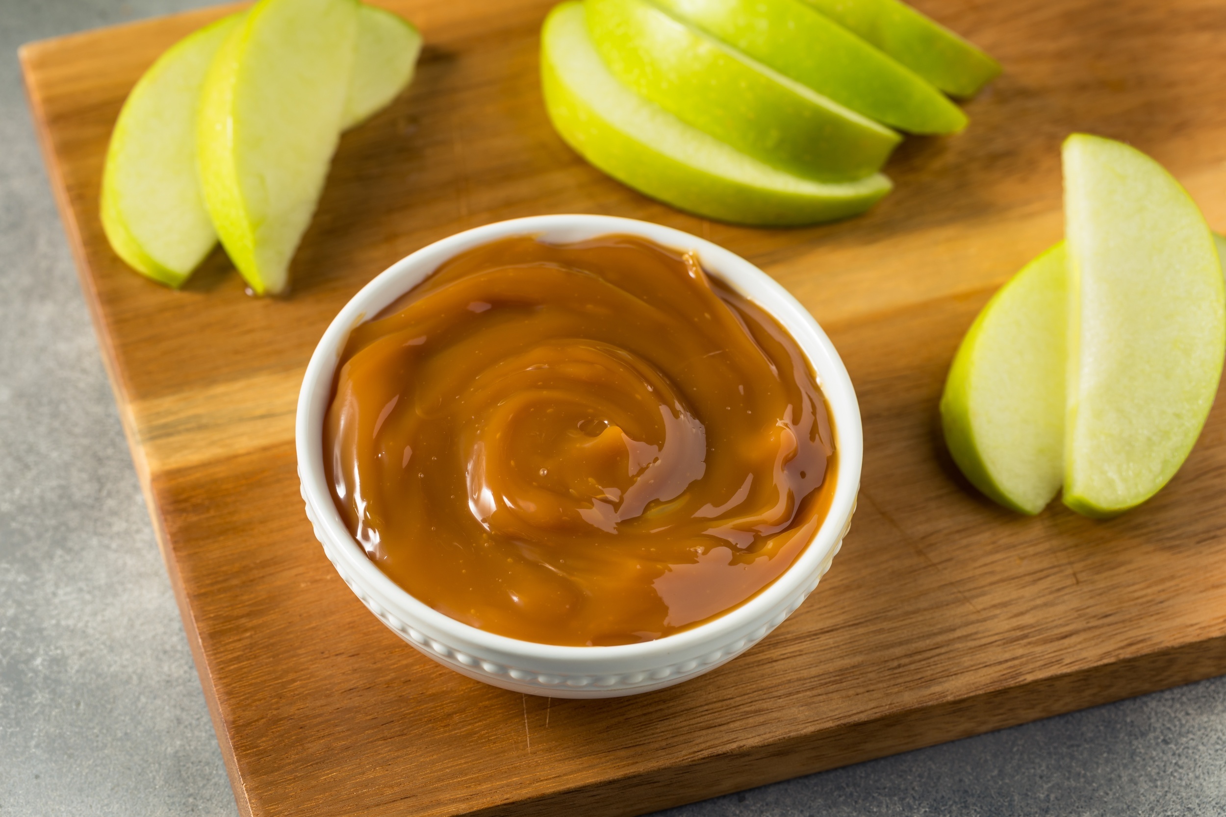 20 easy desserts you can make in a crockpot
