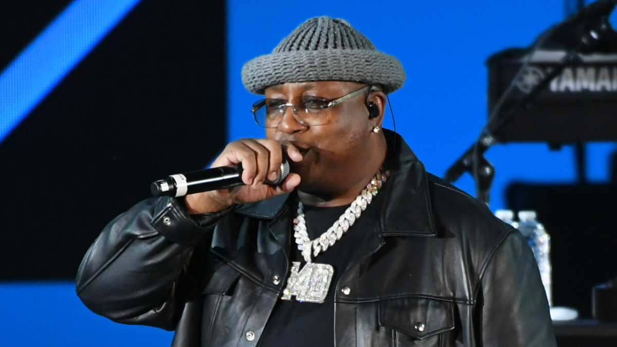 Watch: Fans go wild while E-40 performs his hits at SeaWorld