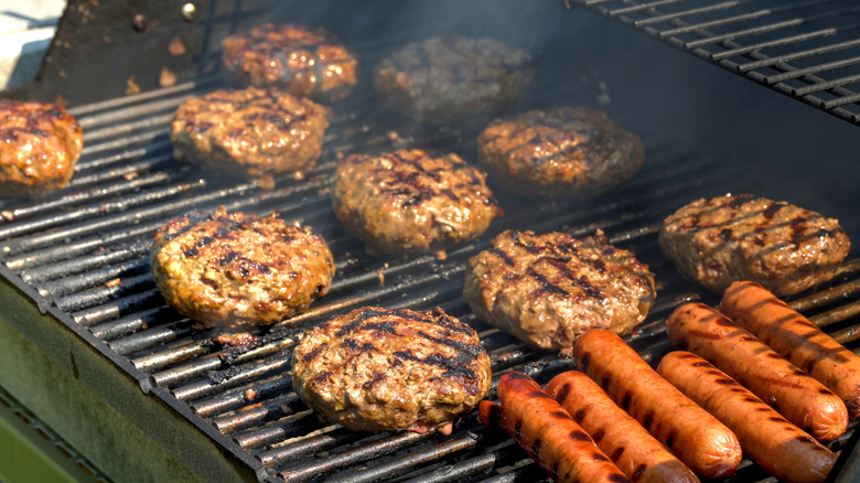 Burgers and hot dogs on a grill.