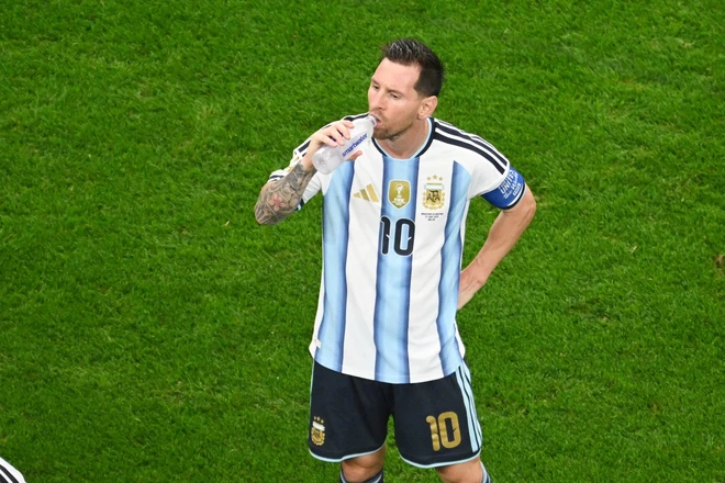 Hé lộ số tiền khủng thu về từ giờ nghỉ uống nước tại World Cup 2026