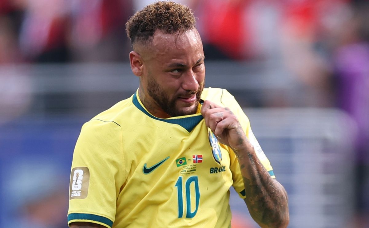 Ronaldo encourages Neymar Jr. to delay decision on Brazil national team future