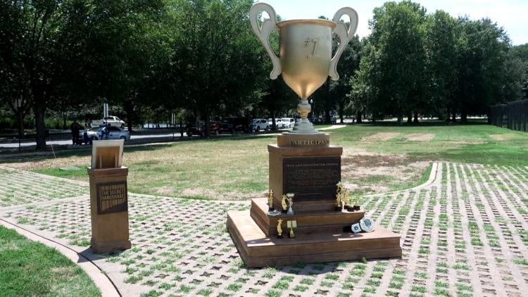 protest-group-brings-iran-war-participation-trophy-to-national-mall