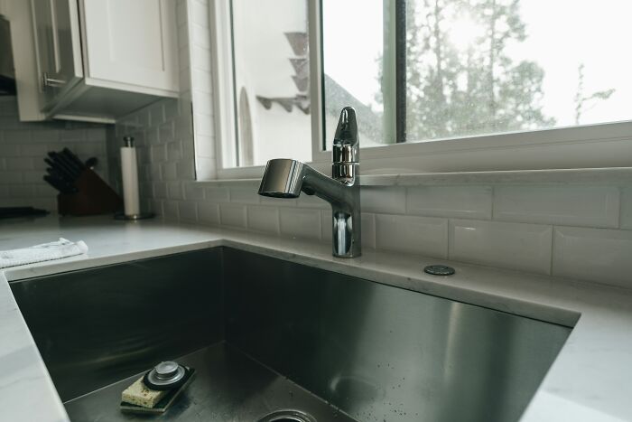 67 Things Witnessed At Someone Else’s House That Made People Swear To Never Return