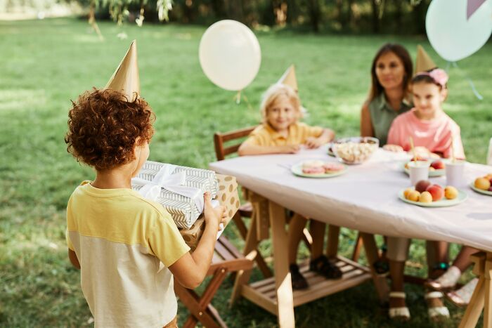 67 Things Witnessed At Someone Else’s House That Made People Swear To Never Return