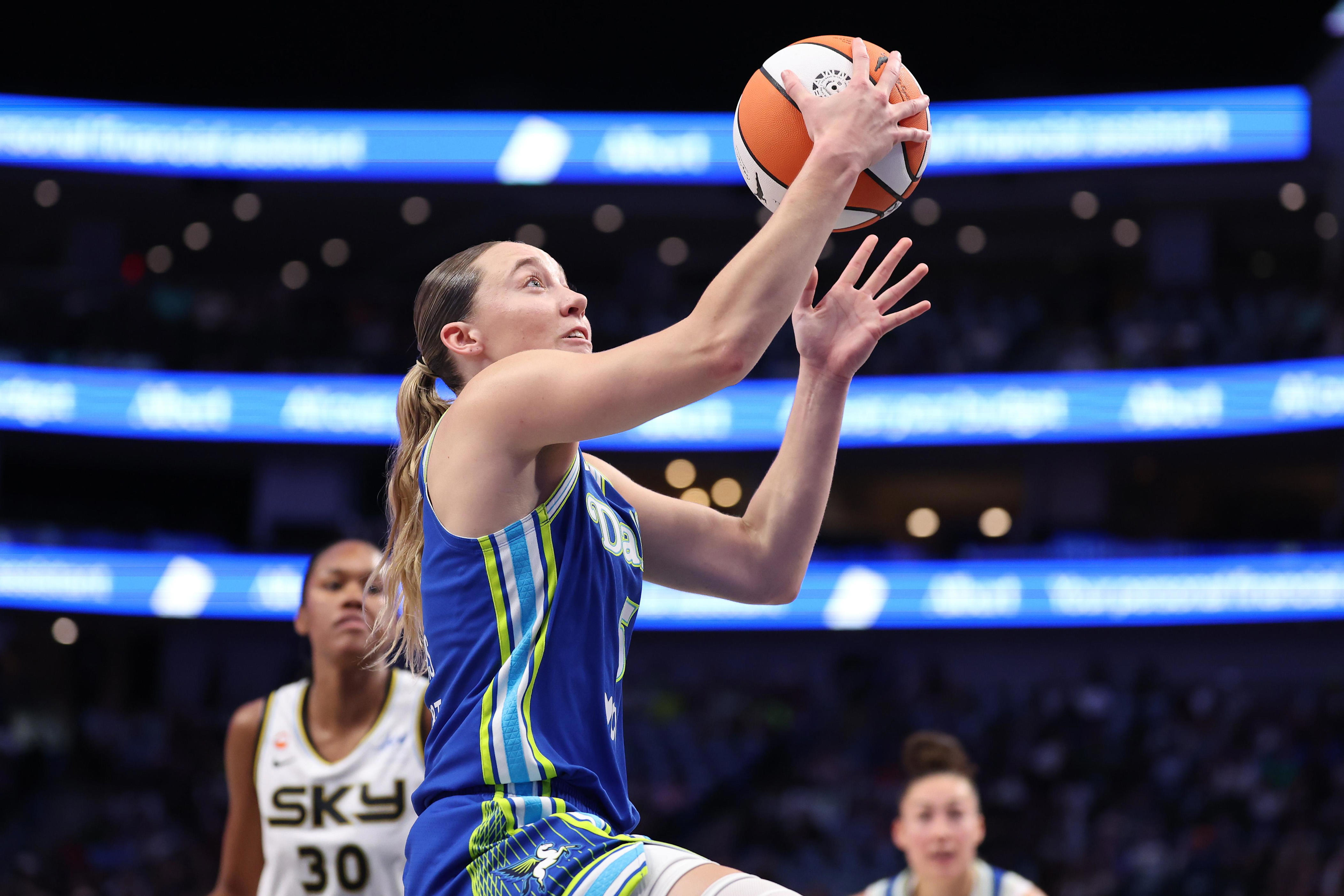 Bueckers critical of WNBA's lack of Black women coaches