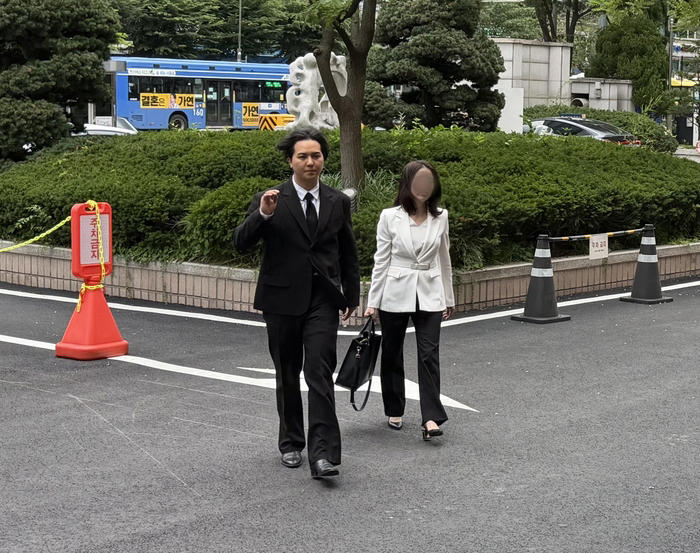 관리자와 '금전·낚시·자녀 댄스 상담'까지…송민호 102일 결근, 쟁점은 '대가성'