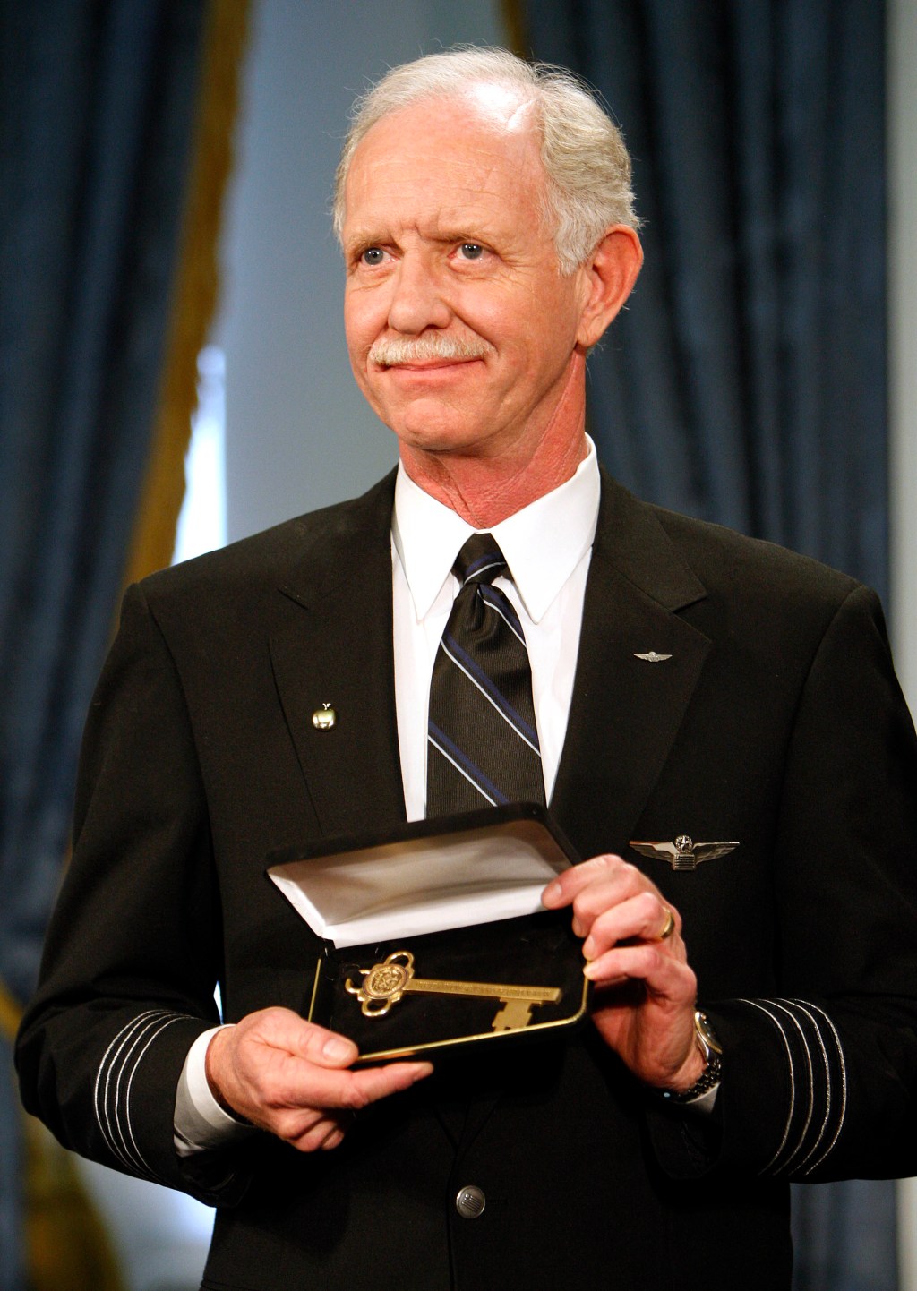 Hero pilot Capt. Sully Sullenberger shares heartbreaking health update