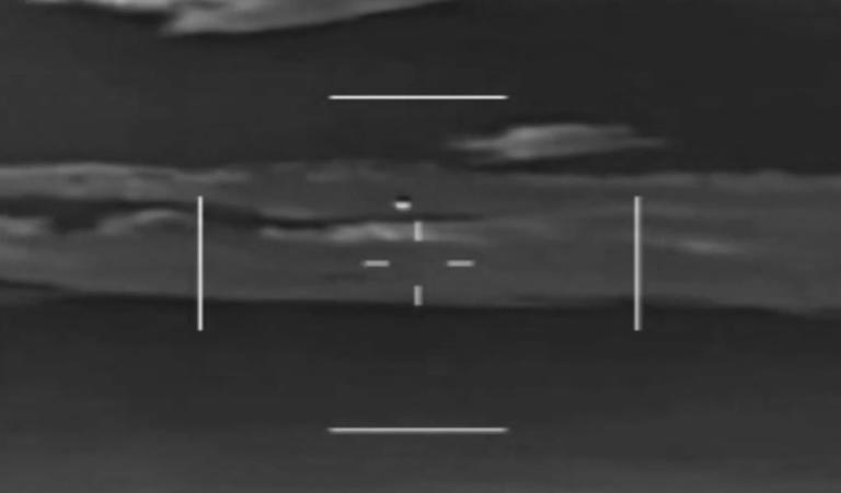 El video, grabado en 2015 con un sensor infrarrojo en el este de Estados Unidos, fue incluido en una reciente desclasificación de archivos sobre fenómenos aéreos no identificados (UAP) y volvió a generar debate en redes sociales.
