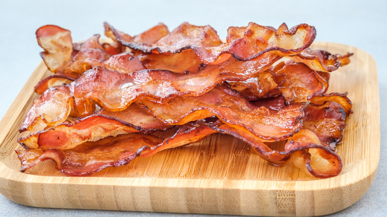 Cooked bacon on cutting board