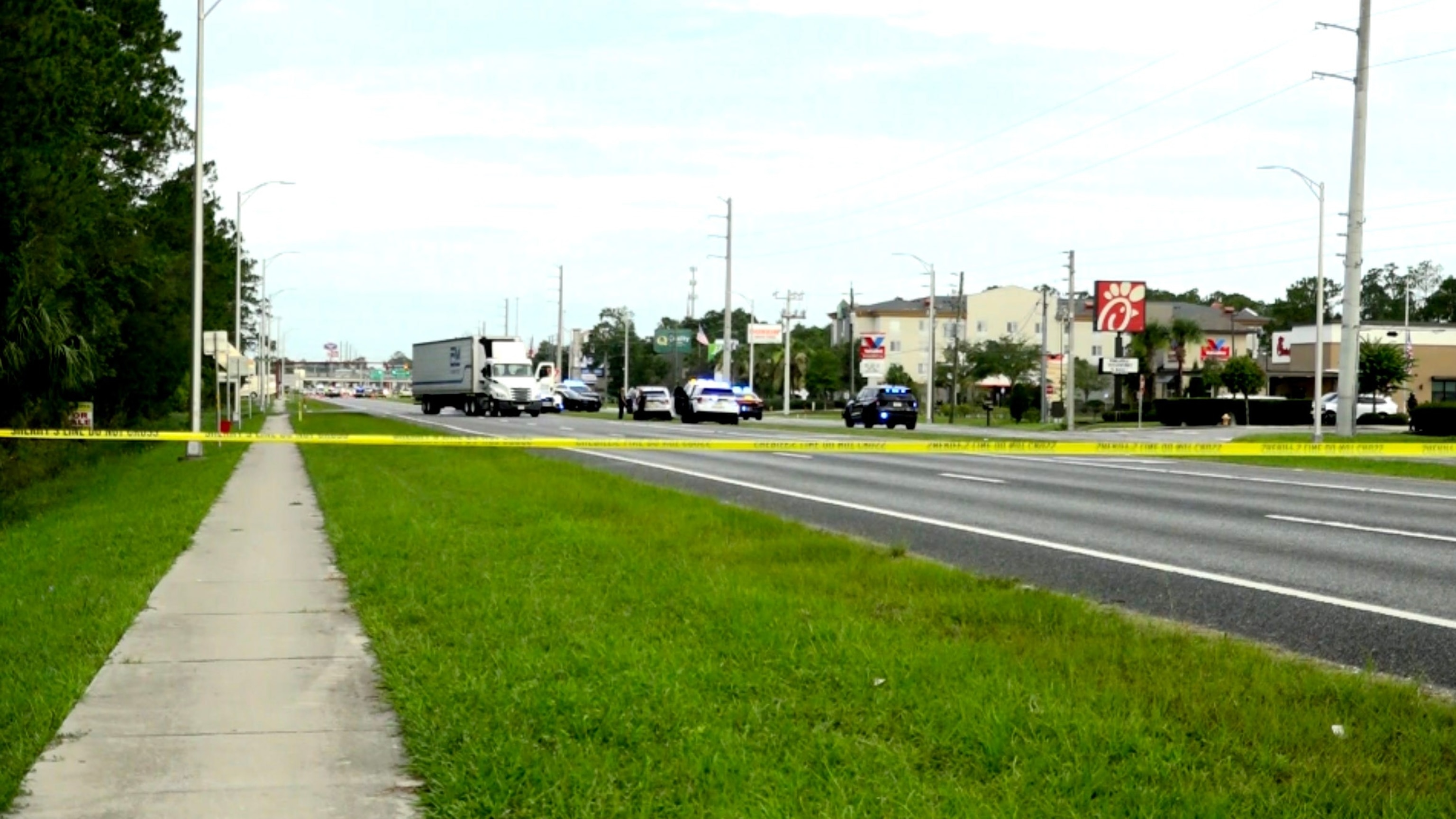 Person killed by truck while allegedly fleeing ICE agents: Florida Highway Patrol