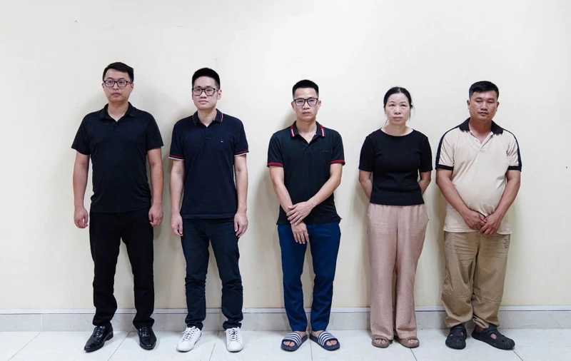Ba giám đốc doanh nghiệp bị khởi tố vì bán máy tính cài 'Win lậu'