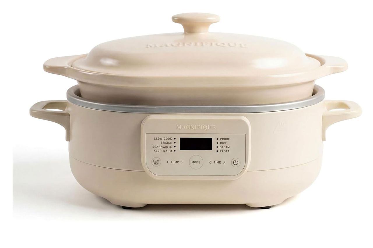 MAGNIFIQUE 6 Quart Programmable Casserole Slow Cooker,