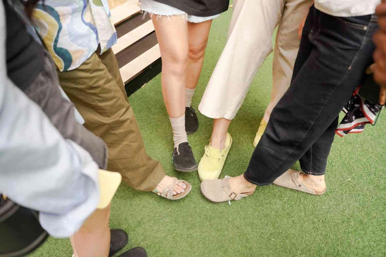 Birkenstock mengajak kamu menikmati setiap langkah lewa…