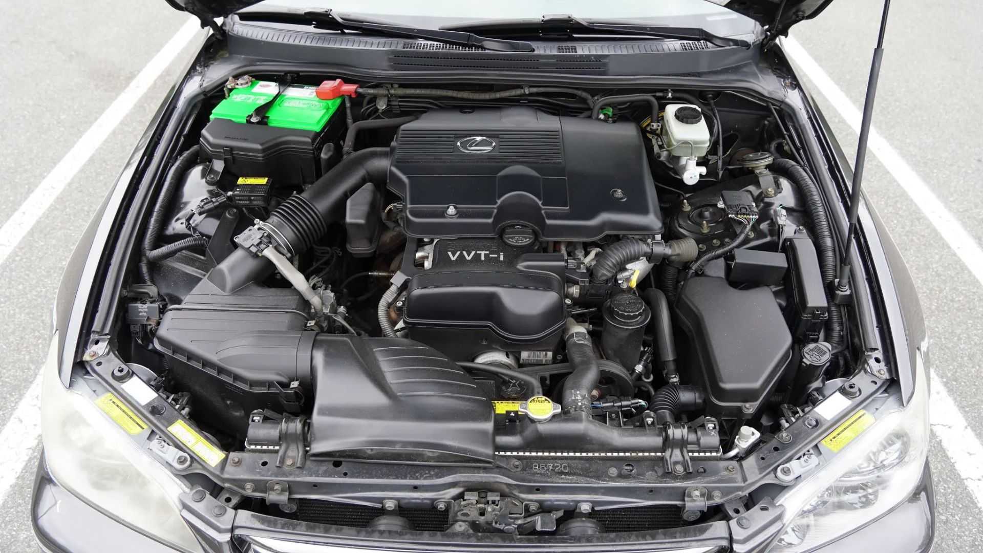 Lexus IS300 SportCross engine