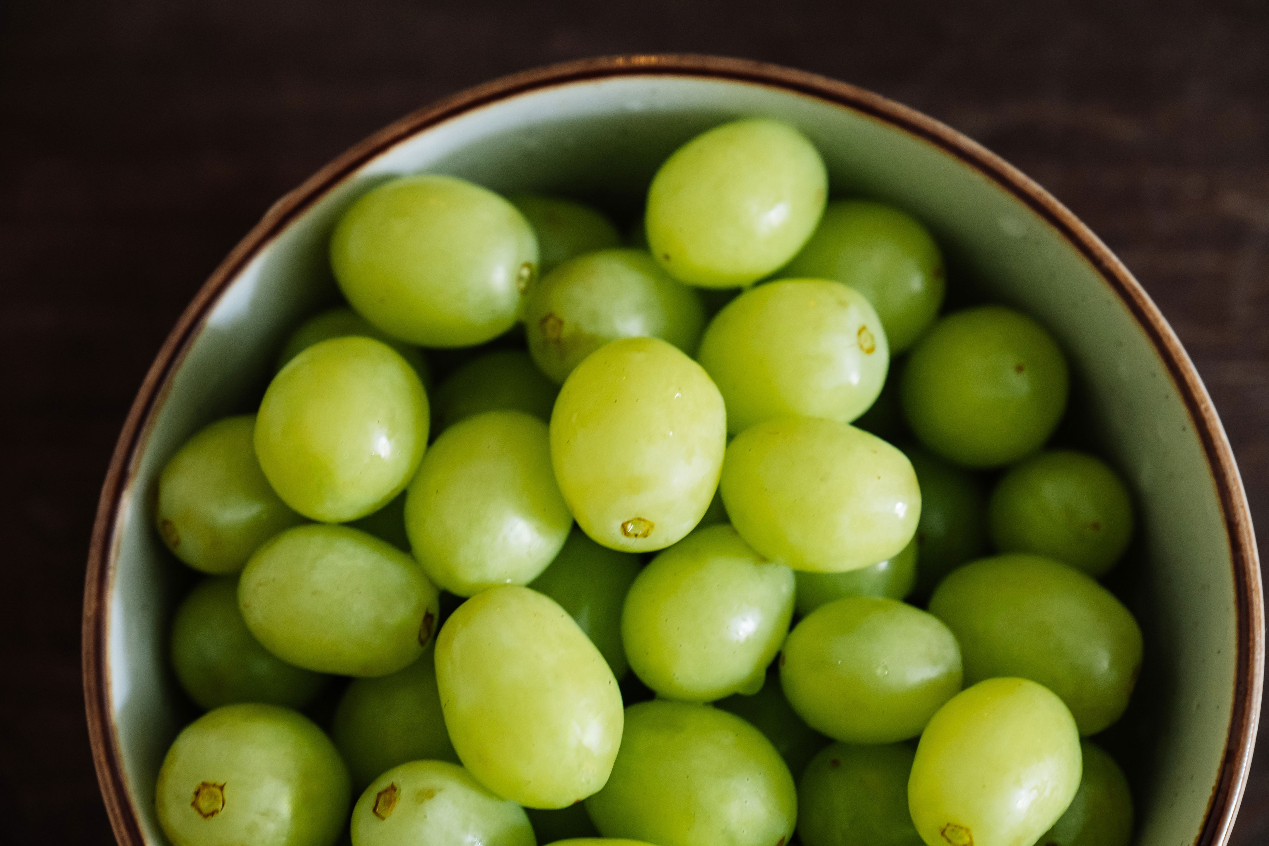 A bowl filled with green grapes