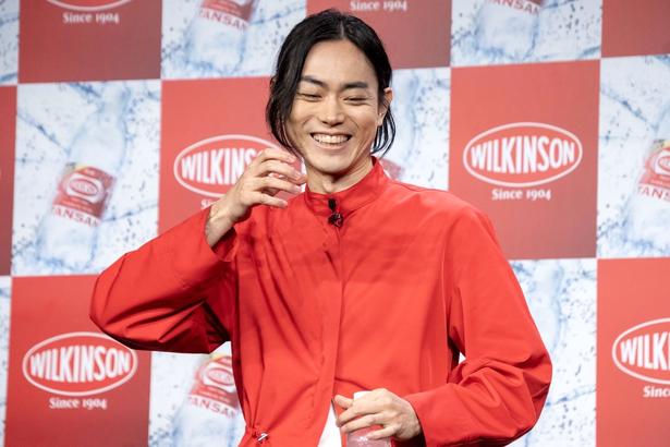 菅田将暉、初めてのチェーンソーで氷像アイスカービングを実践「気分
