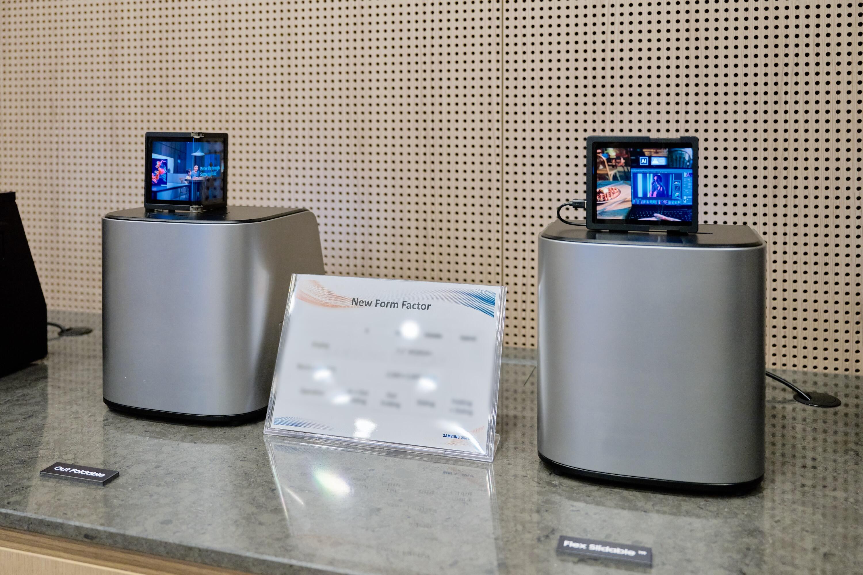 The Flex Slidable (right) can expand horizontally.