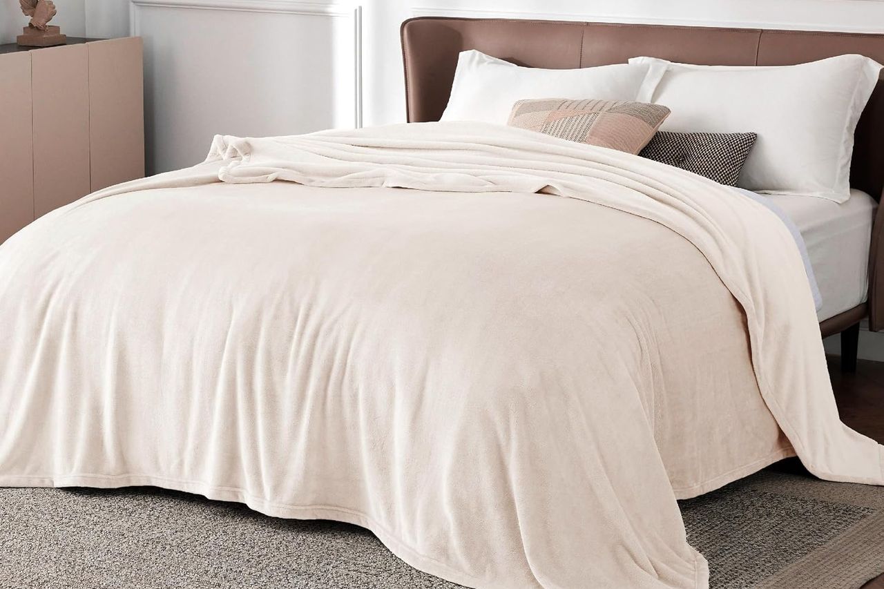 Bedsure GentleSoft Fleece Blankets Queen Size Cream