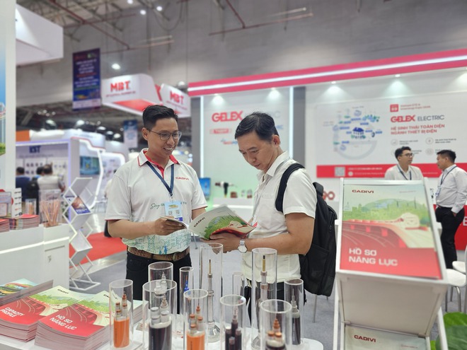 650 doanh nghiệp trình diễn công nghệ điện và năng lượng xanh tại TP.HCM