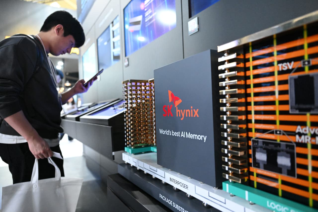 SK Hynix scraps US IPO of memory-chip unit. Why the stock is jumping.