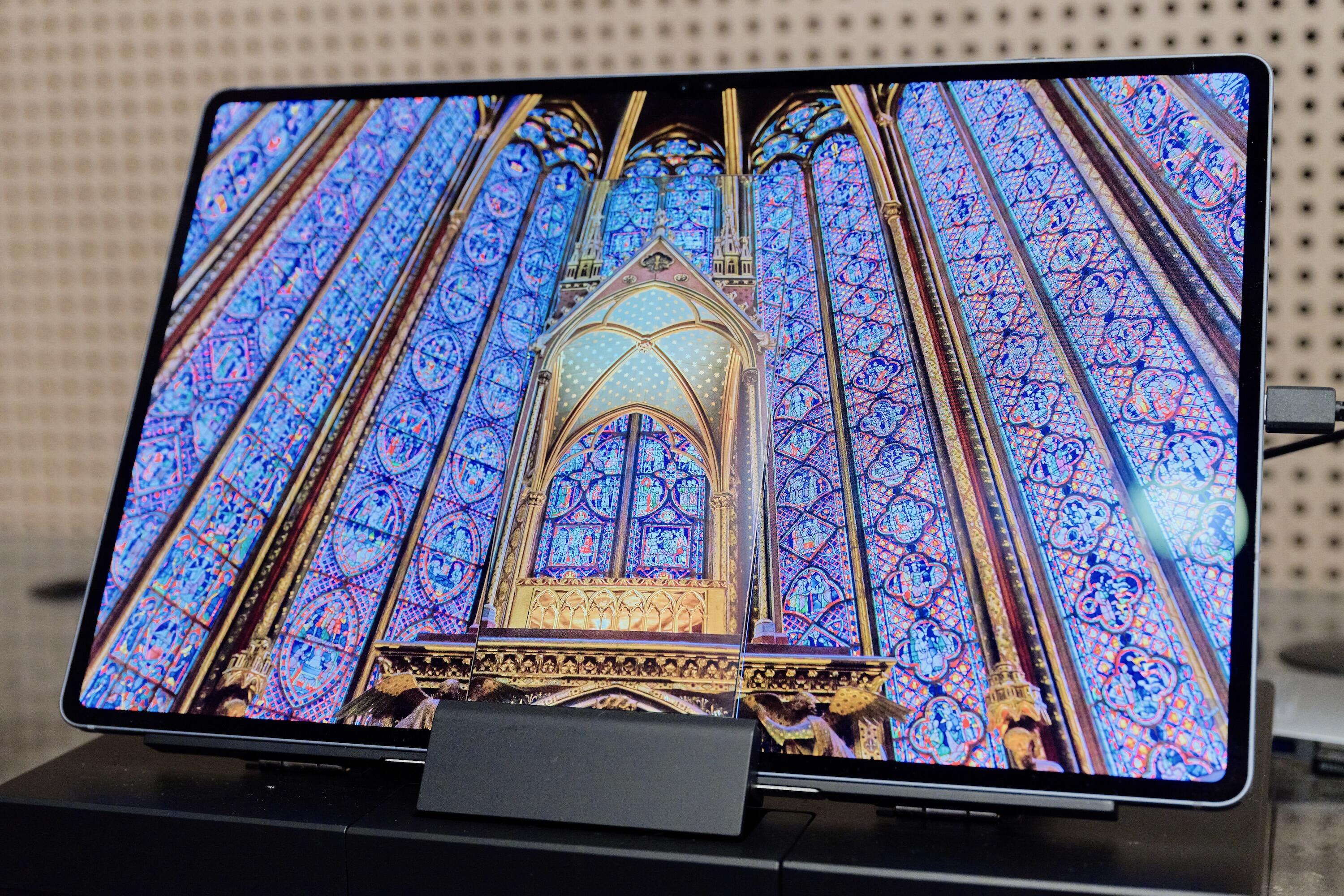 With bezels this thin, it's hard to tell there's a mobile display nestled in the center of this tablet.