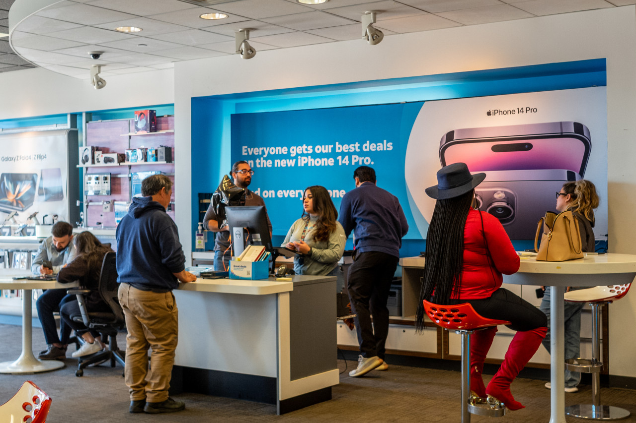 AT&T and Verizon look beyond the family plan