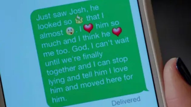 Editor explains why texting in TV shows and movies looks so fake