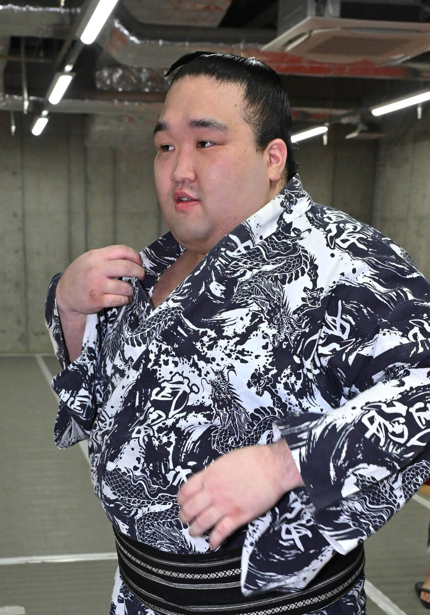 大相撲名古屋場所、豪ノ山が横綱・大の里から初金星を挙げる軍配差し違えの激闘