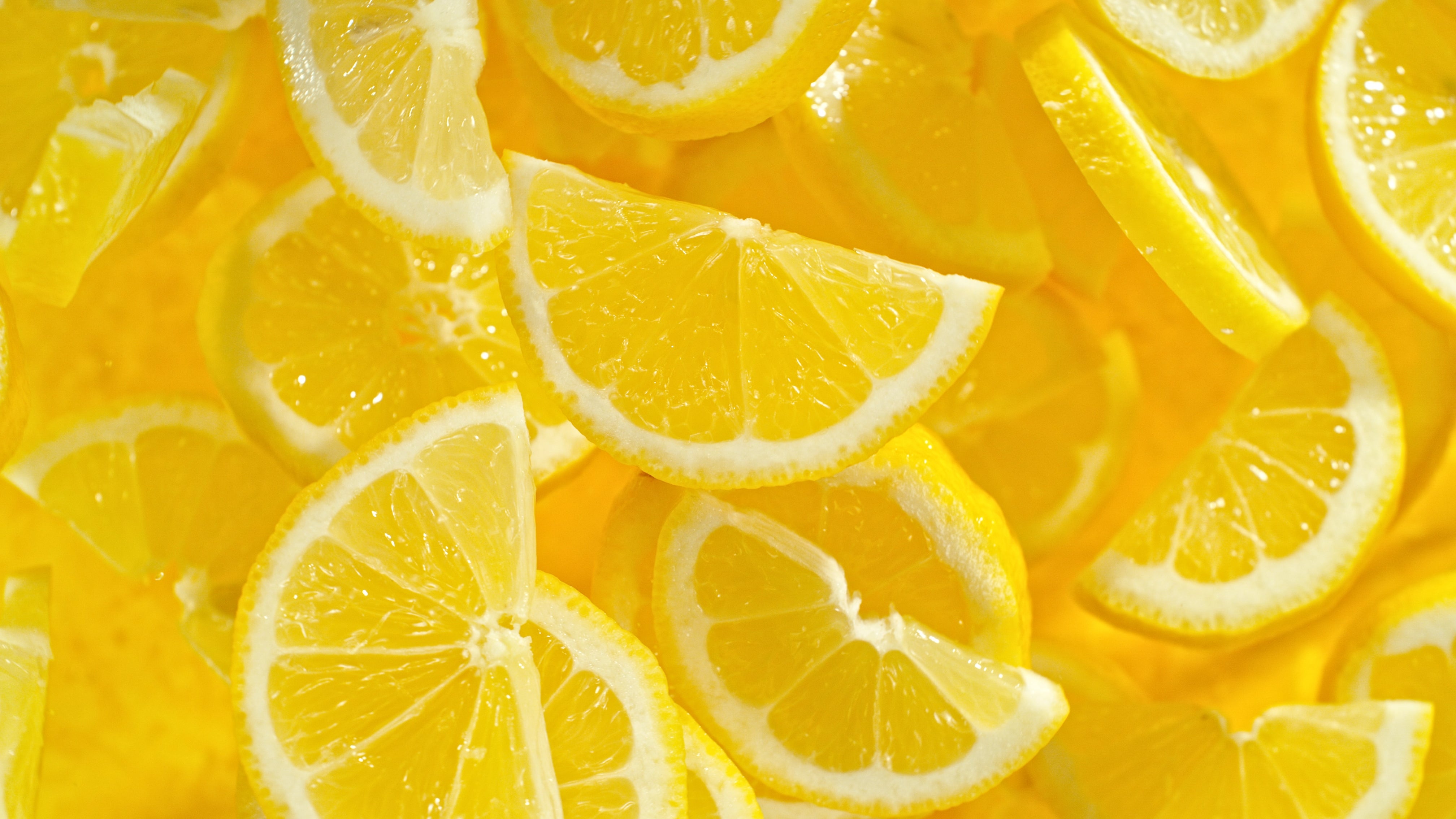 Slices of lemon