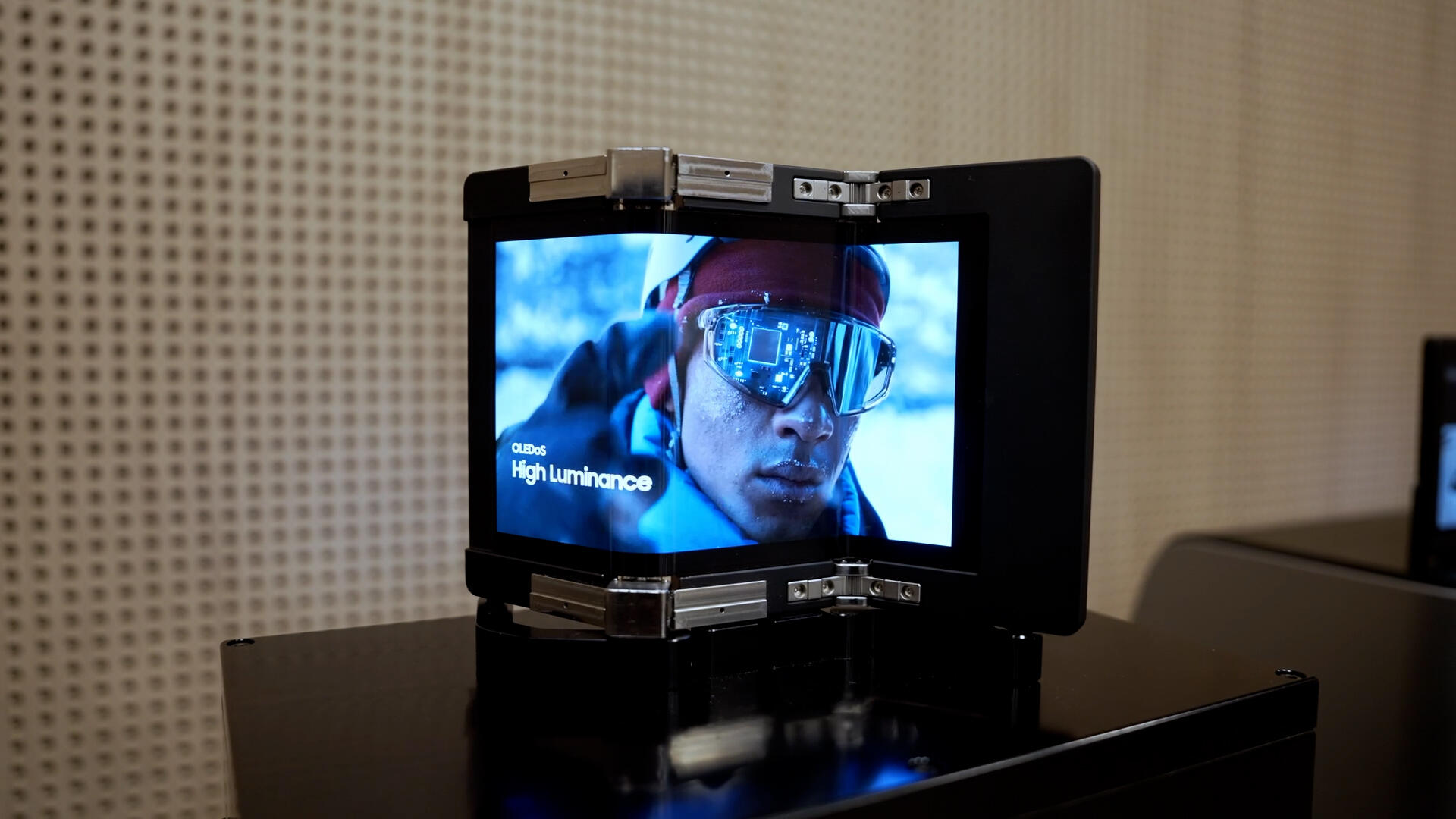 This display concepts isn't available (yet), but it could offer a glimpse into the future of smartphones.