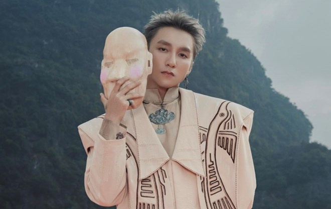 Sơn Tùng M-TP trước cuộc đấu với dàn tinh hà say hi, anh trai vượt ngàn chông gai