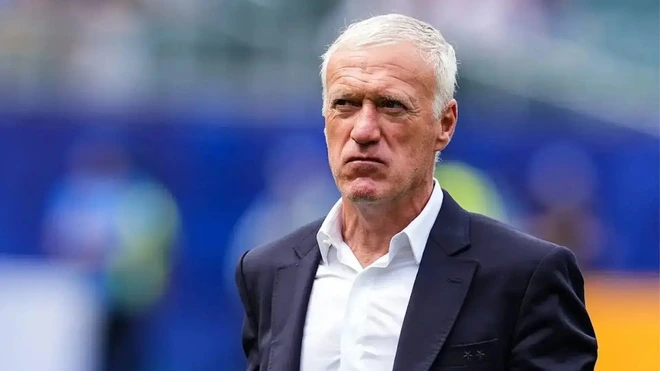 Truyền thông Pháp không hài lòng khi ông Deschamps mỉa mai trọng tài