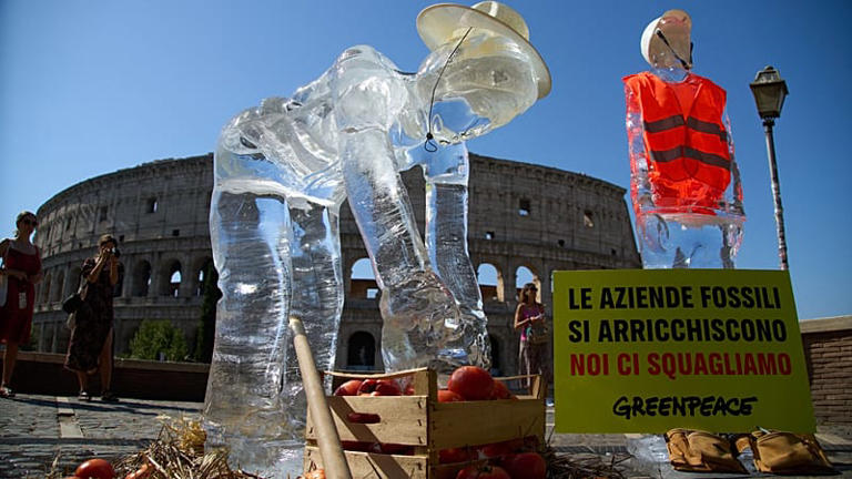 Italy: Melting ice statues protest heatwave conditions in Rome