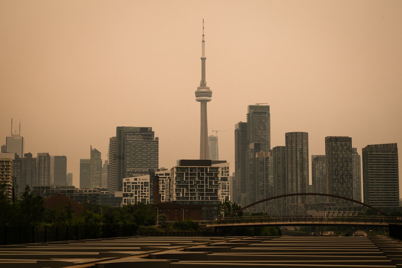 'Apocalypse now?' Wildfire smoke turns Toronto sky orange, prompts air ...