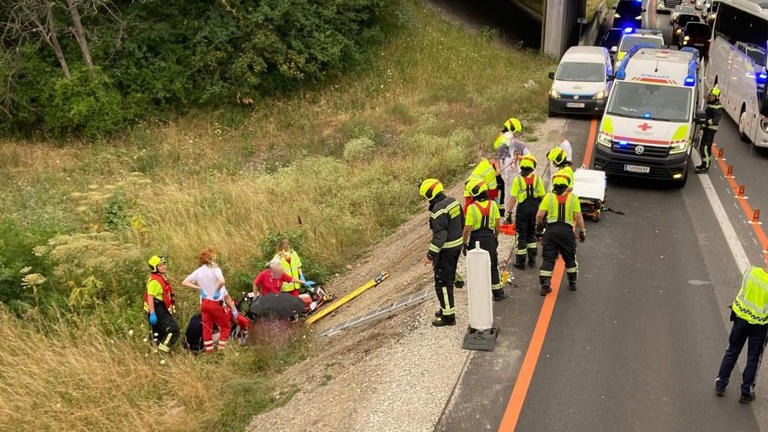 Der Motorradfahrer wurde schwer verletzt.