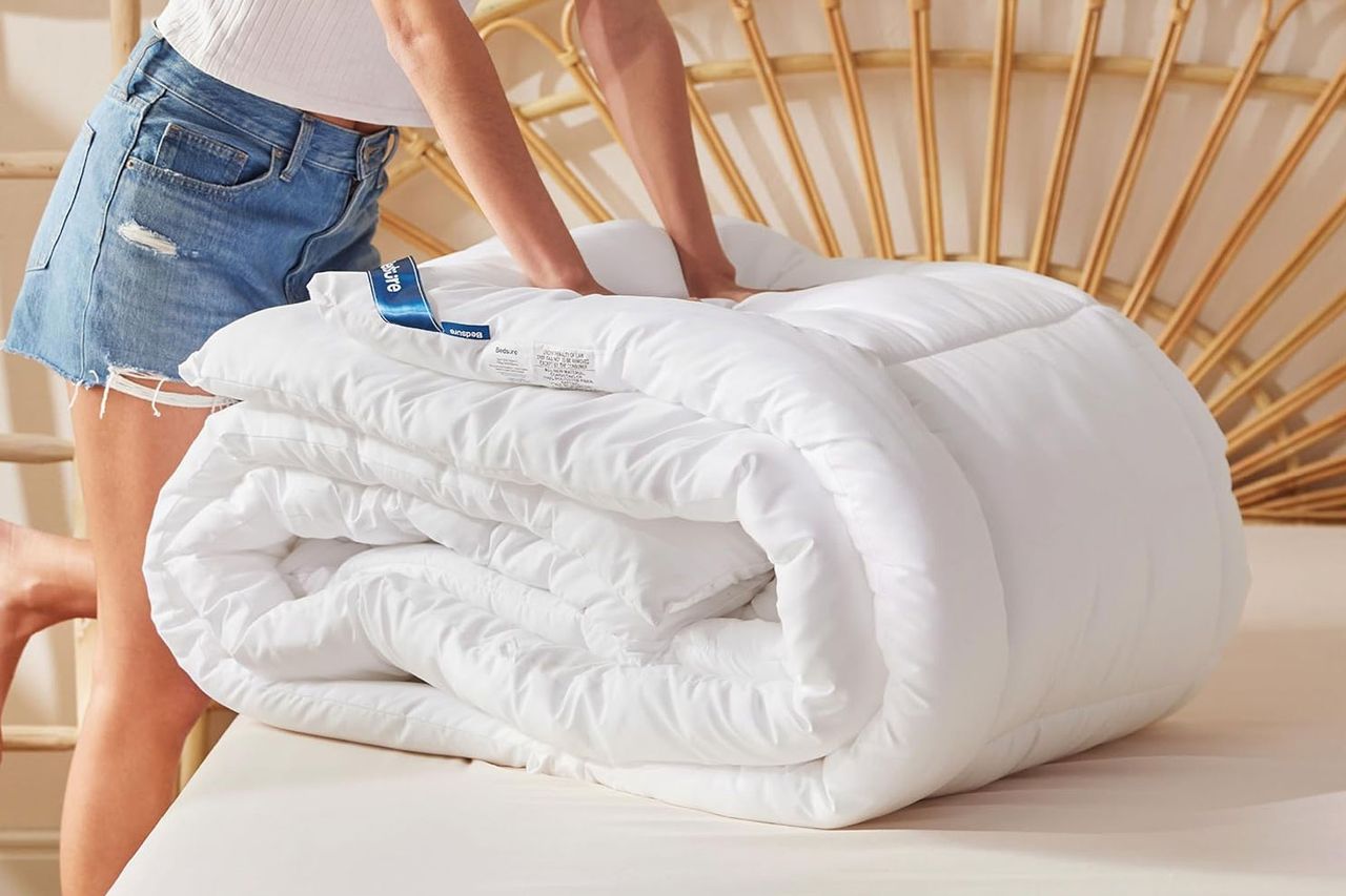 Bedsure Comforter Duvet Insert - Quilted Comforters Queen Size, All Season Duvet, Down Alternative Bedding Comforter with Corner Tabs(White,Queen 88