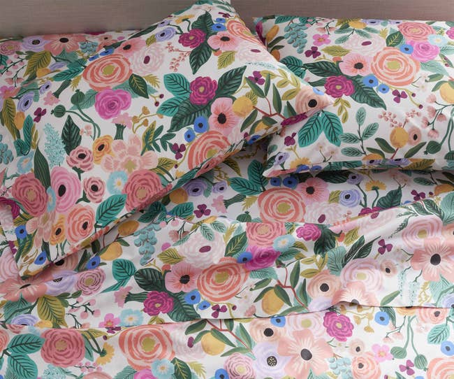 Floral-patterned bedding set with vibrant flowers and leaves, showcasing a detailed design ideal for bedroom decor