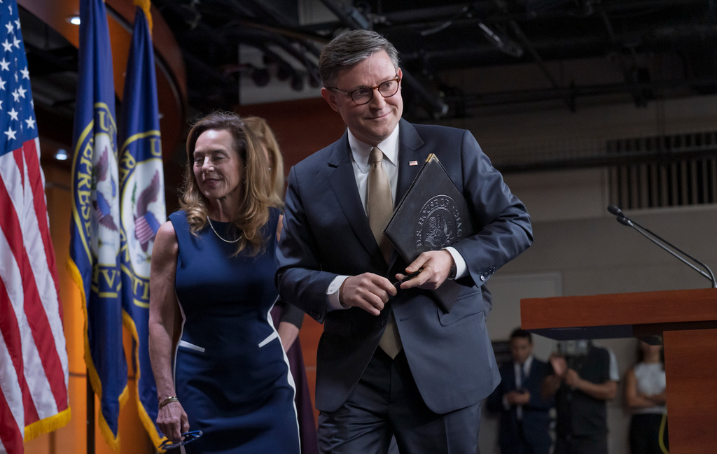 Republicans race to avoid costly government shutdown ahead of midterm elections