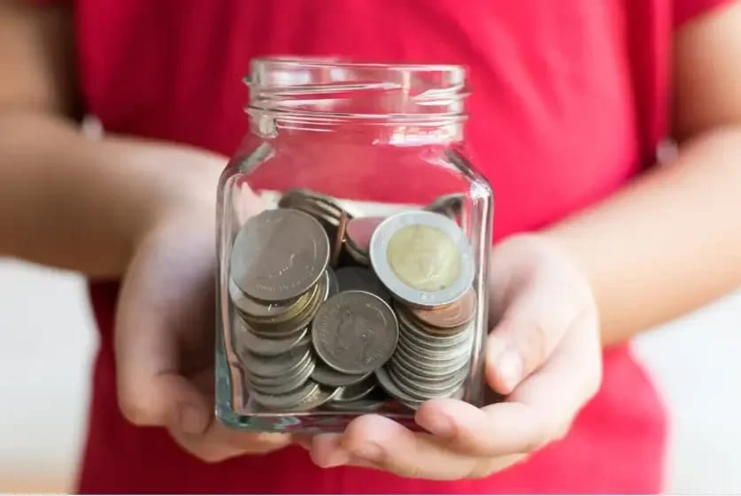 Banks are storming your children: Eight-year-olds do not need a credit card