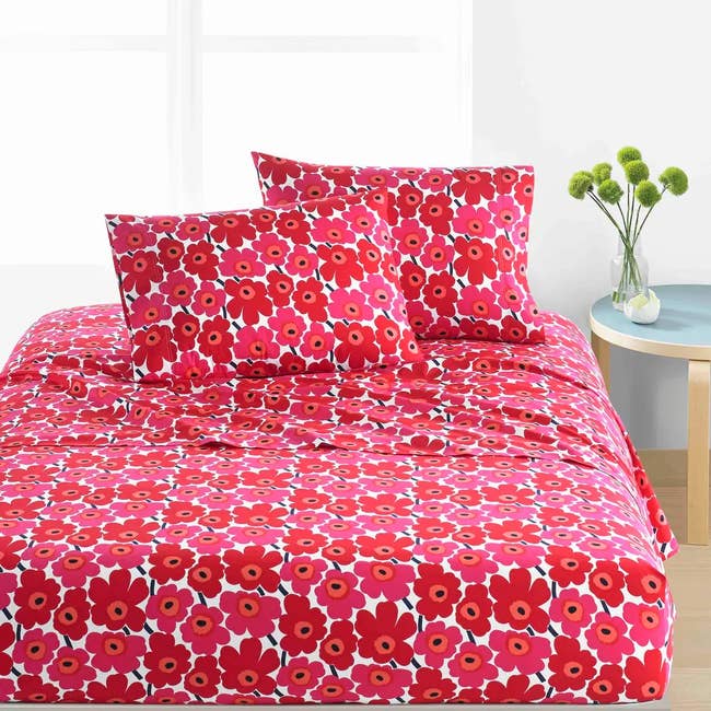 Floral-patterned bedding set with red flowers