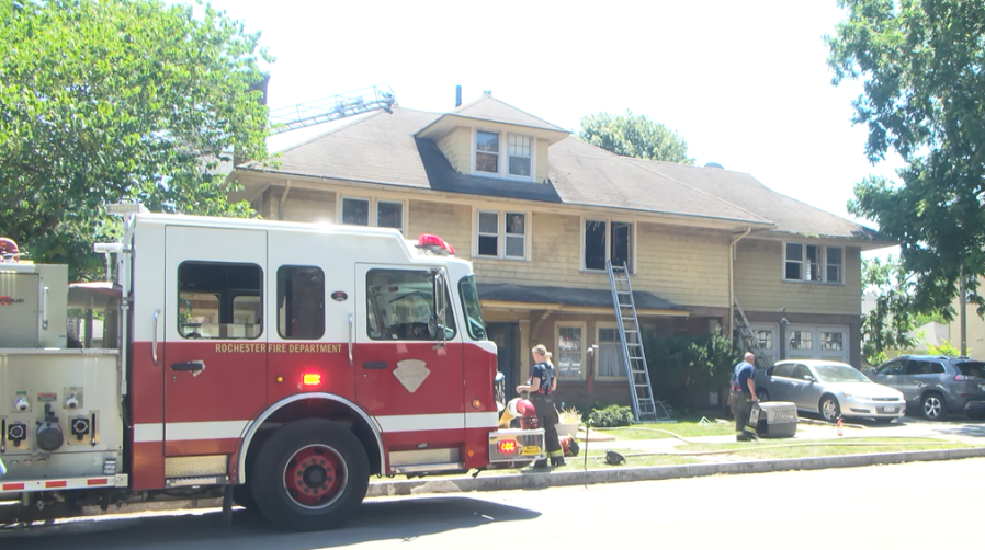 7 people, two dogs escape from Wellington Ave. fire