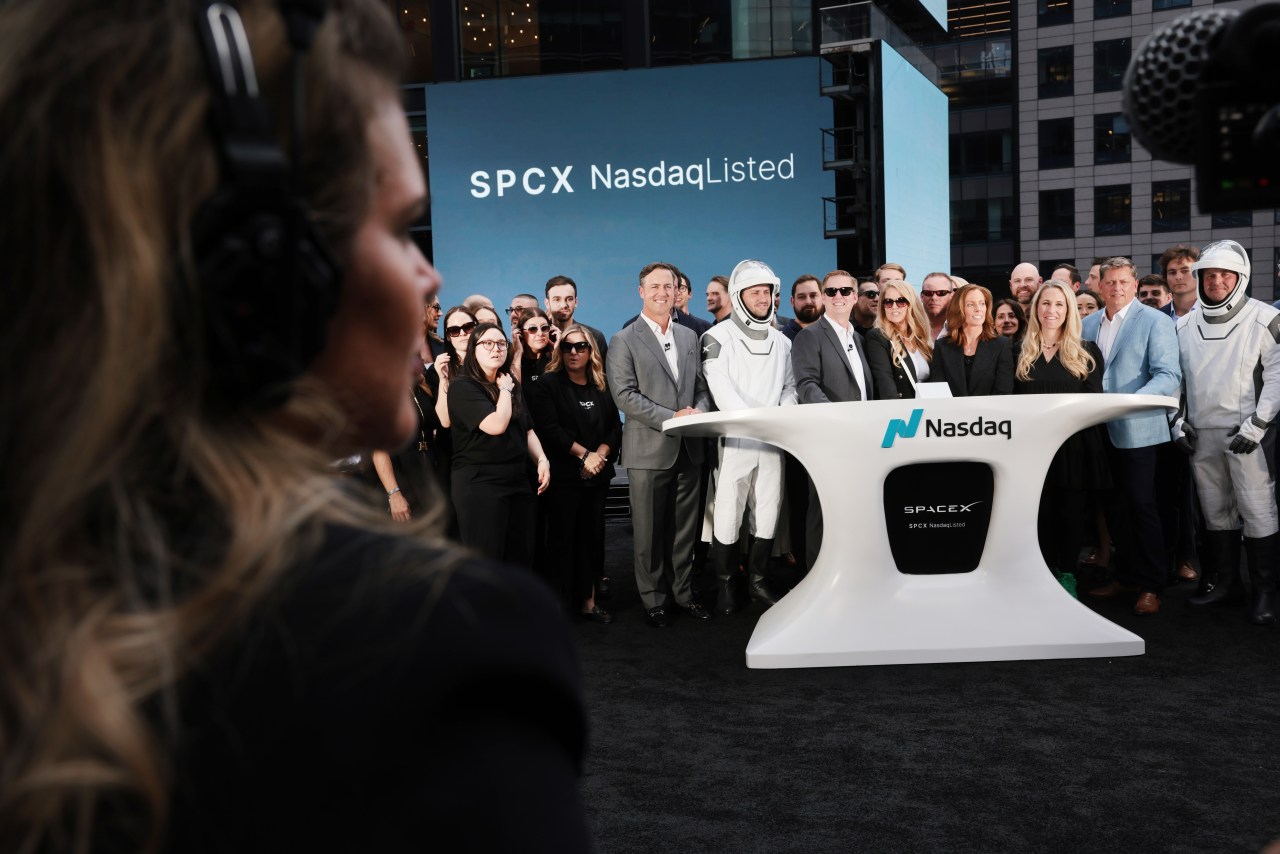 SpaceX shares fall below IPO price for the first time