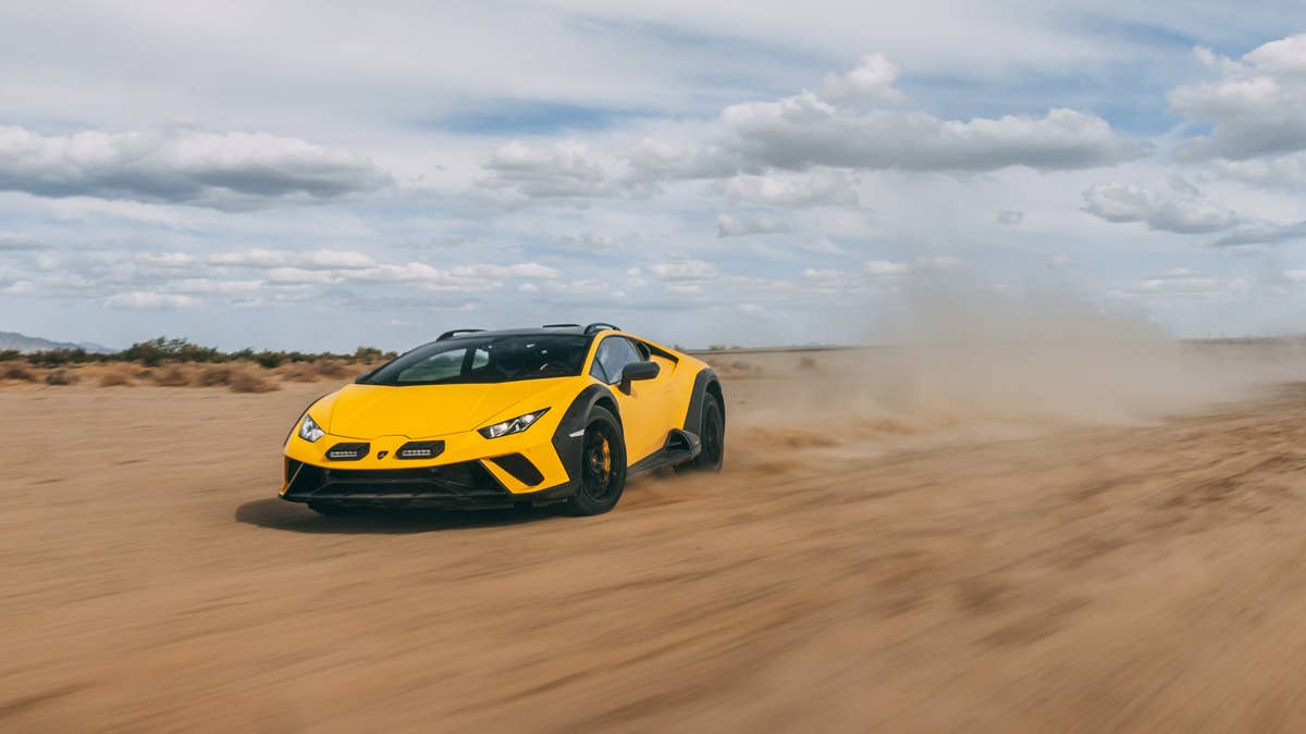 lamborghini-huracan-sterrato-action-front-slide